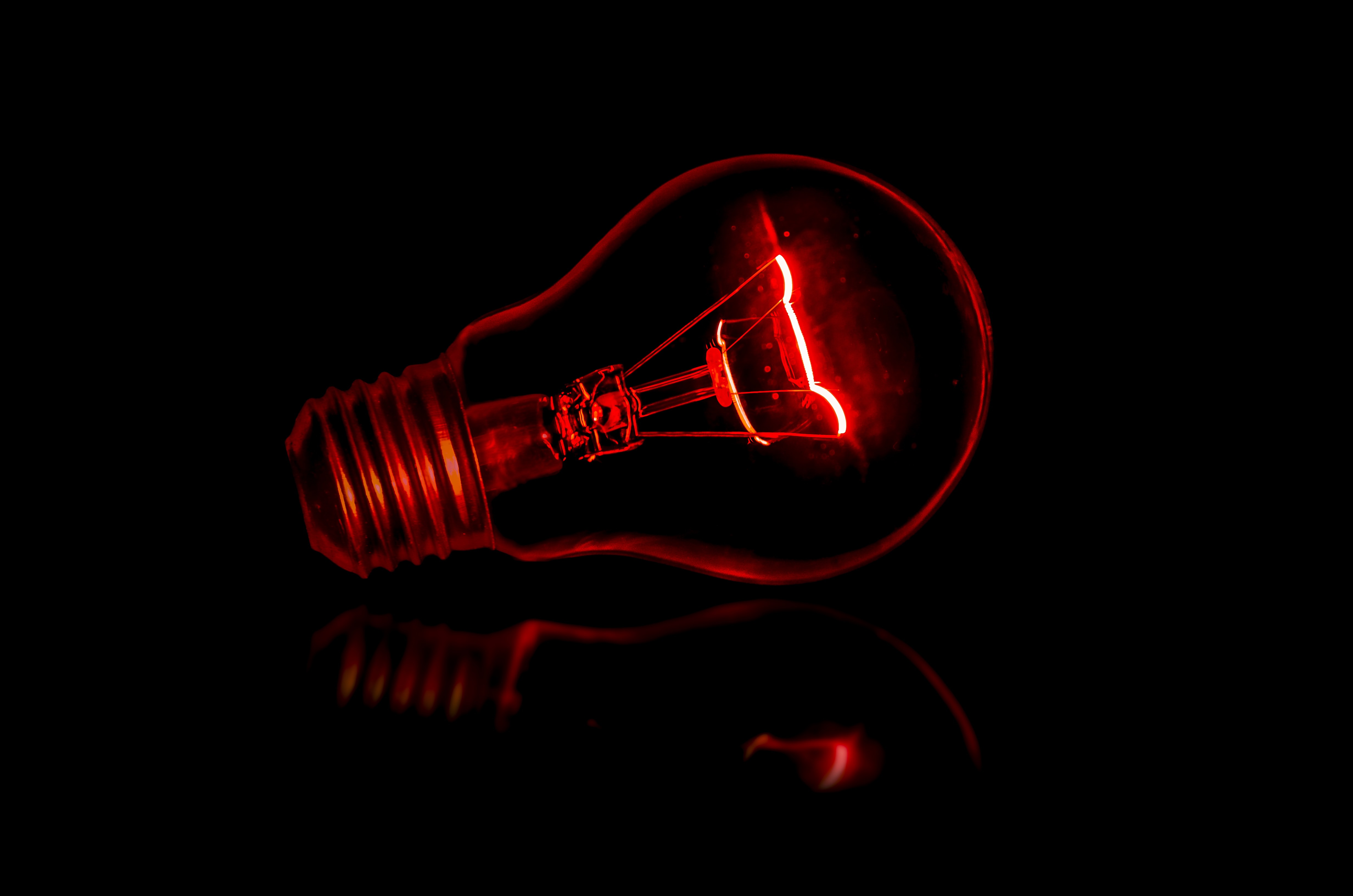 light bulb red outline