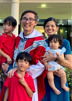 Family shot at Soo Tian Lee's ordination showing Soo Tian, his wife and three children