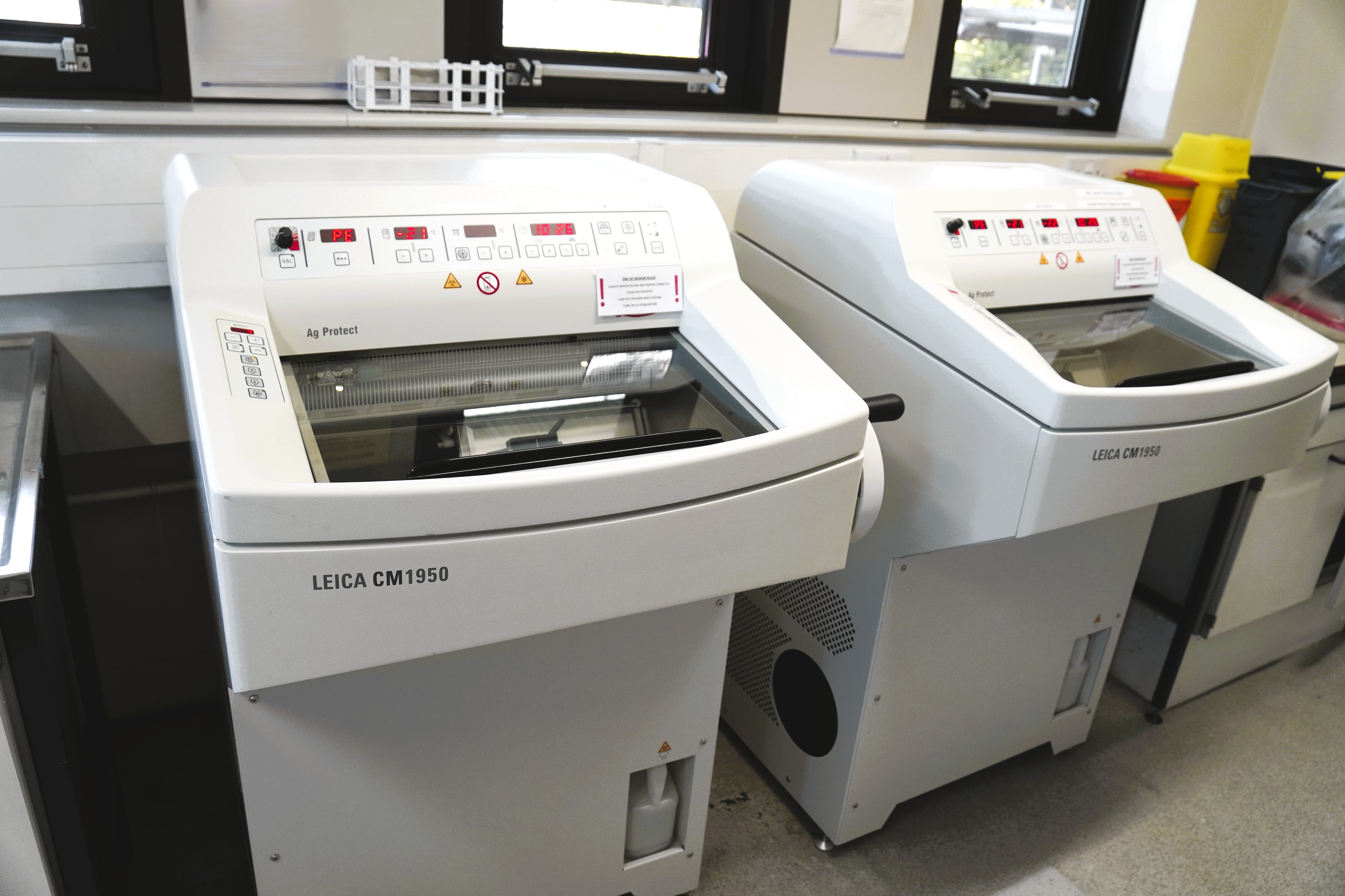 Photo of Leica CM 1950 cryostats