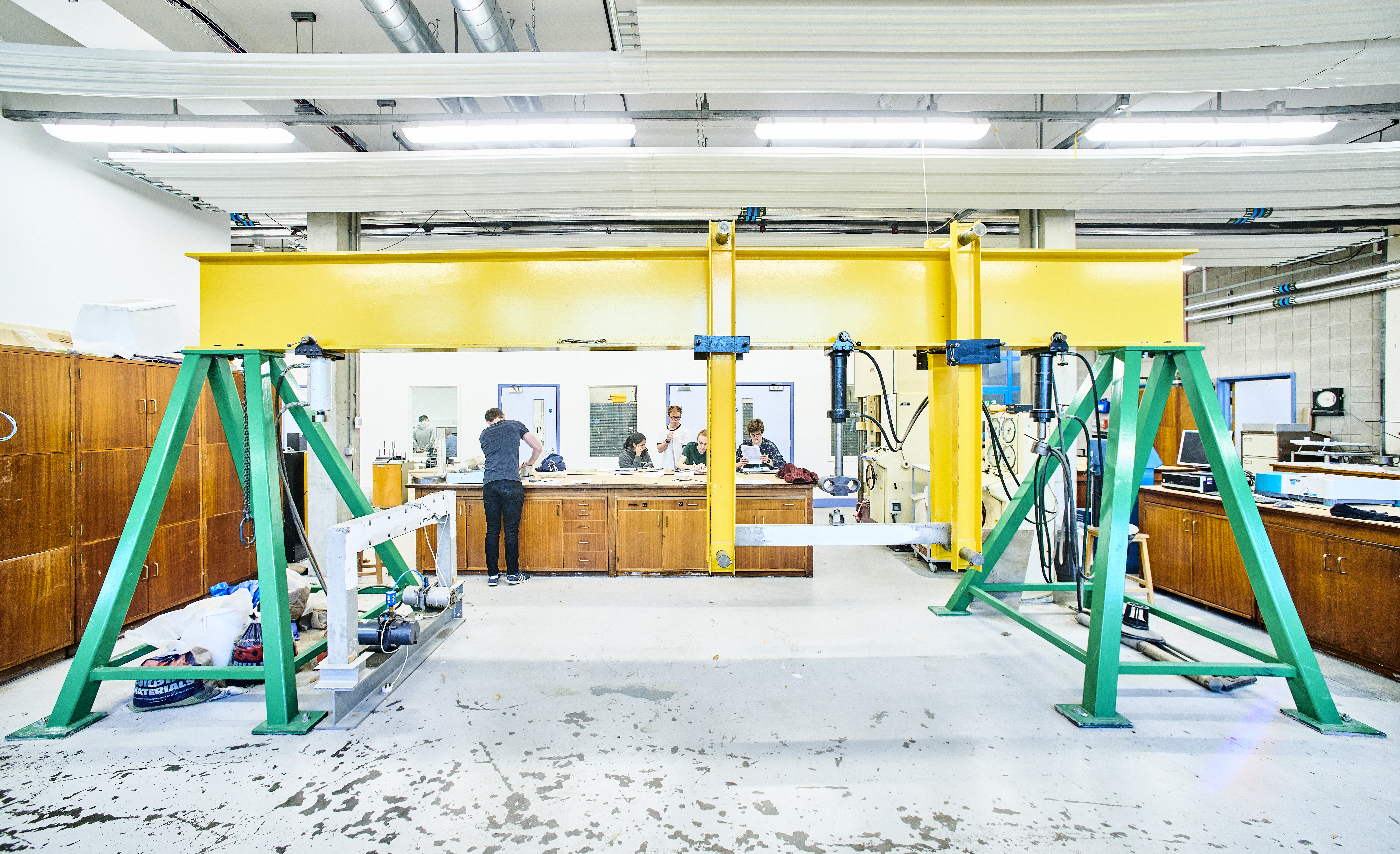 Civil lab testing beam