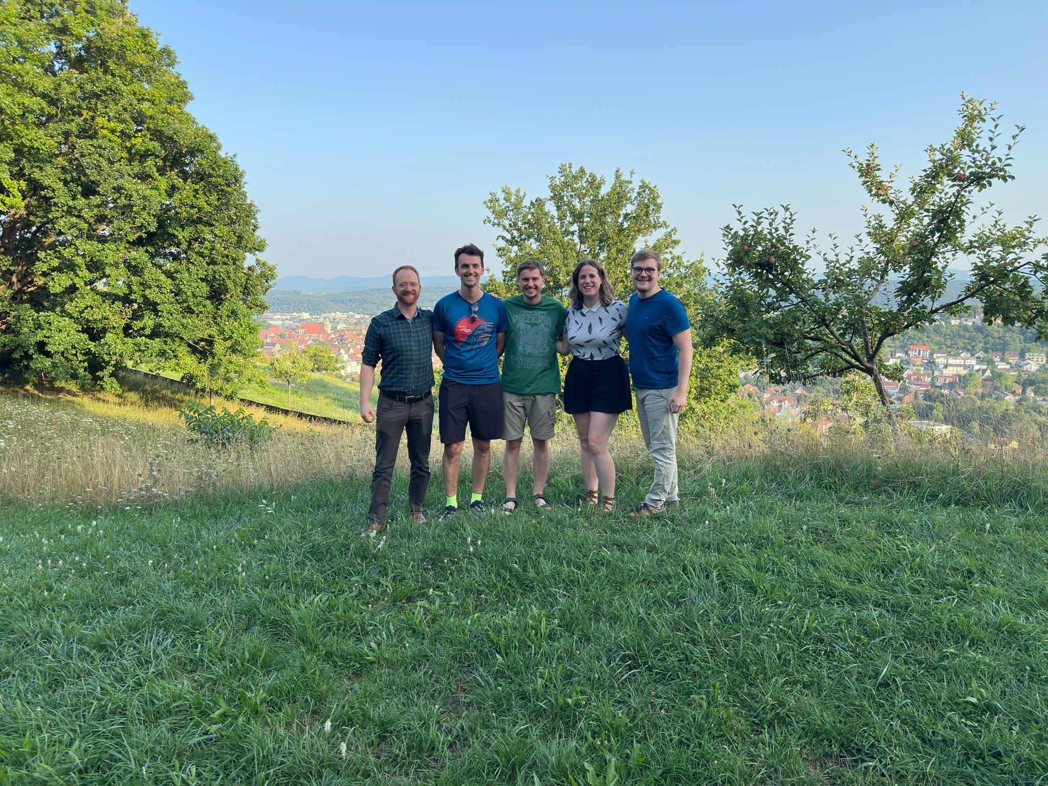 Rob Hunter and Katie Di Sebastiano in a group photo with University of Tubingen Colleagues outside